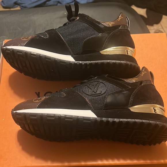 LOUIS VUITTON Run Away Sneaker - Picture 6 of 8